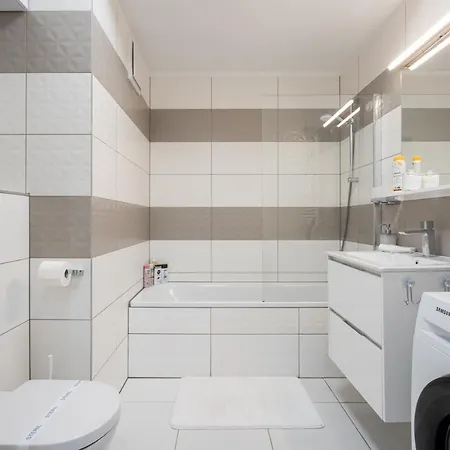 Colton Corvin Apartament *