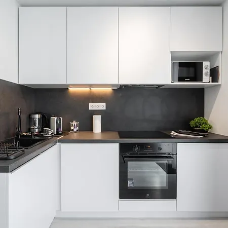 Colton Corvin Apartament